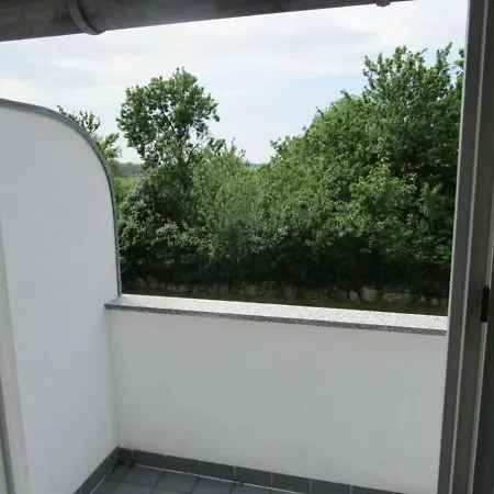 Apartment mit Balkon und Gartenblick in Ostseenähe Wischuer