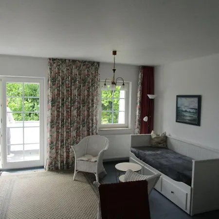 Apartment Apartment mit Balkon und Gartenblick in Ostseenähe
